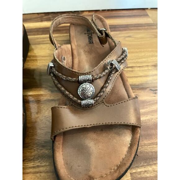 Minnetonka Size 9N Brown Leather Flat Sandals - Picture 2 of 5